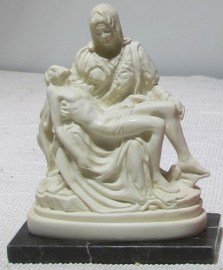 VIRGEN PIEDAD MARMOLINA BLANCA 12CM